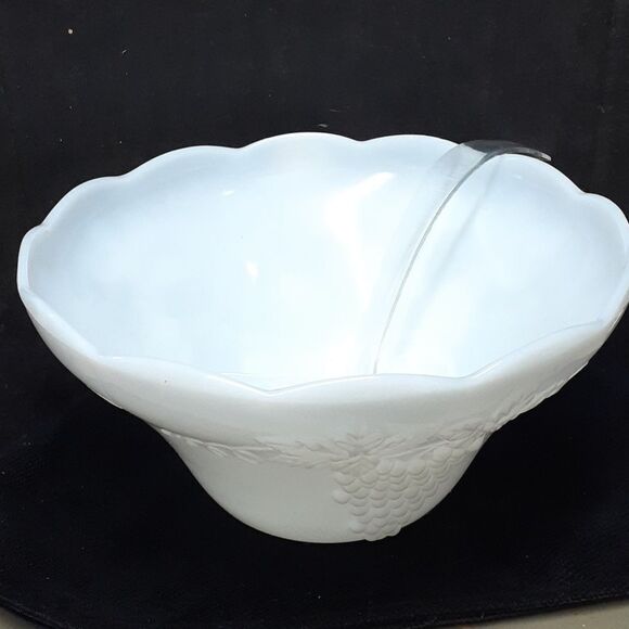 Vintage Mid-century Anchor Hocking Harvest Grape Milk Glass Punch bowl & ladle - Picture 1 of 6